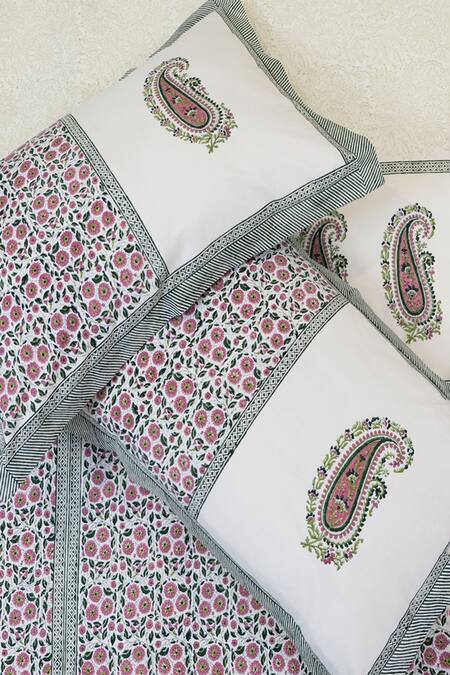 Design Gaatha White 100% Cotton, 20s Sheeting Print Hand Block Bed Cover Set Online at Aza Fashions Design Gaatha_White 100% Cotton, 20s Sheeting Print Hand Block Bed Cover Set_Online_at_Aza_Fashions