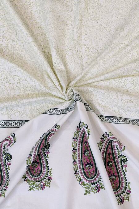 Buy Design Gaatha White 100% Cotton, 20s Sheeting Print Hand Block Bed Cover Set Online at Aza Fashions Buy_Design Gaatha_White 100% Cotton, 20s Sheeting Print Hand Block Bed Cover Set_Online_at_Aza_Fashions