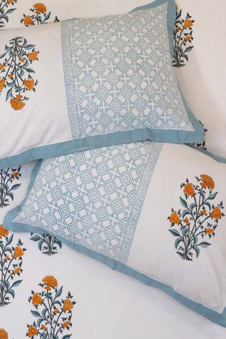 Design Gaatha White 100% Cotton, 20s Sheeting Print Floral Bloom Hand Block Bed Cover Set Online at Aza Fashions Design Gaatha_White 100% Cotton, 20s Sheeting Print Floral Bloom Hand Block Bed Cover Set_Online_at_Aza_Fashions