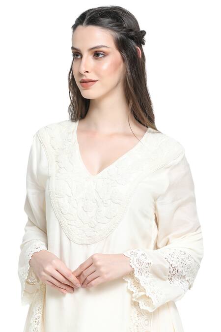 Shruti Sancheti White Silk Lace, Pearls V-neck Florid Embellished Straight Kurta Pant Set Online at Aza Fashions Shruti Sancheti_White Silk Lace, Pearls V-neck Florid Embellished Straight Kurta Pant Set _Online_at_Aza_Fashions