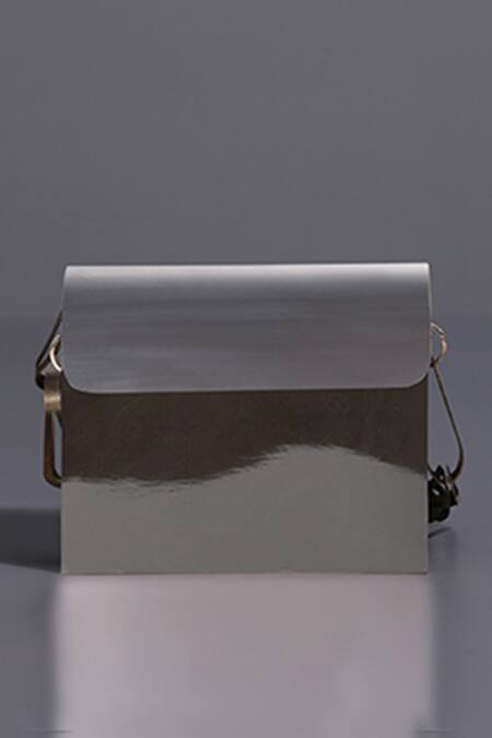 Buy_Tann-ED_Silver Plain Metallic Plate Clutch _Online_at_Aza_Fashions