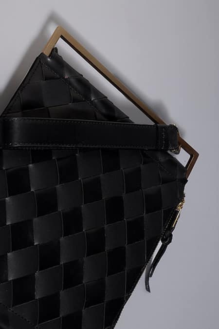 Buy_Tann-ED_Black Textured Weave Pochette Clutch _Online_at_Aza_Fashions