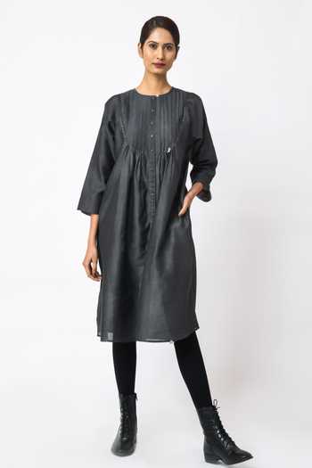 JAYATI GOENKA Black Chanderi Silk Embroidery Round Neck Americano Tunic Online at Aza Fashions JAYATI GOENKA_Black Chanderi Silk Embroidery Round Neck Americano Tunic _Online_at_Aza_Fashions