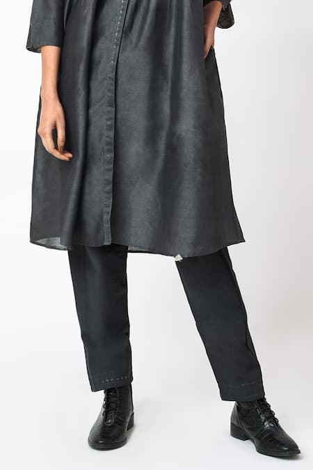 Buy_JAYATI GOENKA_Black Linen, Chanderi Silk Embroidery Round Neck Americano Tunic With Trouser _Online_at_Aza_Fashions