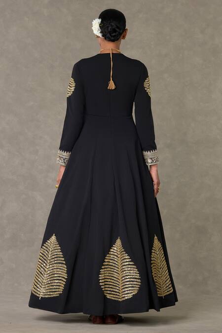 Buy_Masaba_Black Scuba Georgette Embellished Kashmiri Leaf Motif V Neck Gown