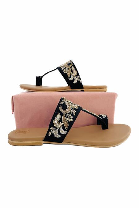 Preet Kaur_Black Sunehri Embroidered Kolhapuri Flats _Online_at_Aza_Fashions