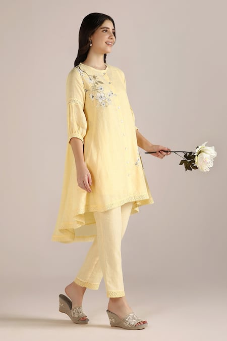 Buy Kaveri Yellow Linen Lace Round Neck Camellia Print Asymmetric Kurta With Pant Online at Aza Fashions Buy_Kaveri_Yellow Linen Lace Round Neck Camellia Print Asymmetric Kurta With Pant _Online_at_Aza_Fashions