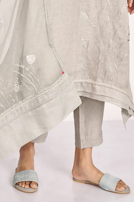 Kaveri Grey 100% Linen Embroidered Crystal V Dew Drops Applique Work Tunic Pant Set Online at Aza Fashions Kaveri_Grey 100% Linen Embroidered Crystal V Dew Drops Applique Work Tunic Pant Set _Online_at_Aza_Fashions