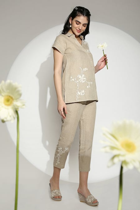 Kaveri Beige Linen Embroidery Collared, V-neck Sundial Wave Top Online at Aza Fashions Kaveri_Beige Linen Embroidery Collared, V-neck Sundial Wave Top _Online_at_Aza_Fashions