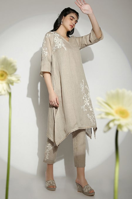 Kaveri_Beige 100% Linen Embroidered Thread V Neck Fly Free Tunic  _Online_at_Aza_Fashions