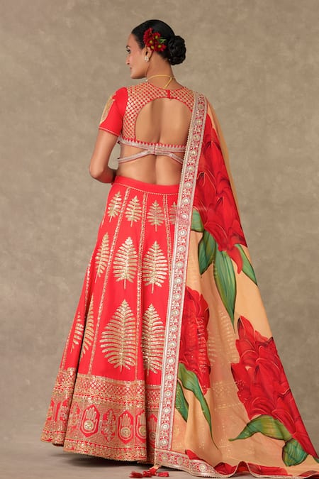 Shop Masaba Red Silk, Organza Embroidery Scoop Neck Paan Patti Bridal Lehenga Set at Aza Fashions Shop_Masaba_Red Silk, Organza Embroidery Scoop Neck Paan Patti Bridal Lehenga Set _at_Aza_Fashions