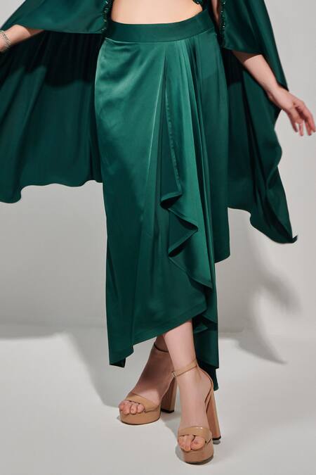 One Knot One By Ashna Emerald Green Satin Embroidery Sweetheart Neck Draped Skirt Set With Cape at Aza Fashions One Knot One By Ashna_Emerald Green Satin Embroidery Sweetheart Neck Draped Skirt Set With Cape _at_Aza_Fashions