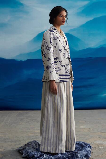 Ahmev Ivory Chanderi, Cotton Embroidery Collared Harmony Patchwork Printed Jacket Online at Aza Fashions Ahmev_Ivory Chanderi, Cotton Embroidery Collared Harmony Patchwork Printed Jacket _Online_at_Aza_Fashions
