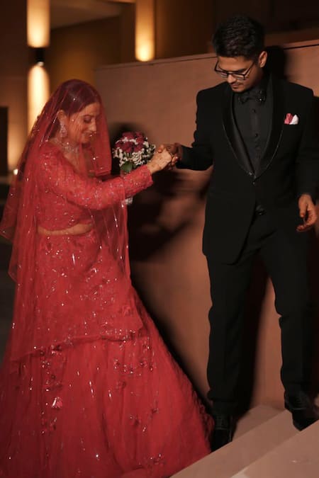 Buy_Vana Ethnics_Red Viscose, Linen, Net Rafflesia Garden Embroidered Bridal Lehenga Set _Online_at_Aza_Fashions