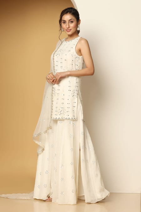Meenagurnam White Georgette, Net Cut Work, Mirrors, Embroidery Halter Neck Kurta Set Online at Aza Fashions Meenagurnam_White Georgette, Net Cut Work, Mirrors, Embroidery Halter Neck Kurta Set _Online_at_Aza_Fashions