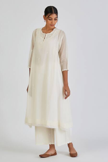 Lajjoo C_Ivory Chanderi Embroidery Ditsy Fleur Round Neck Binti Kurta With Palazzo _Online_at_Aza_Fashions