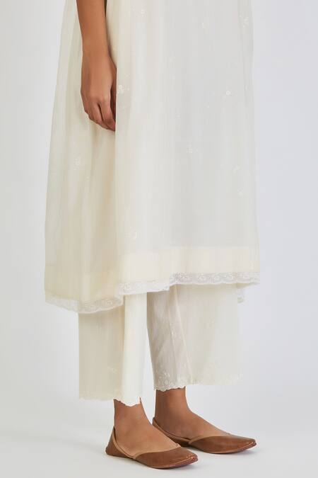 Lajjoo C_Ivory Chanderi Embroidery Ditsy Fleur Round Neck Binti Kurta With Palazzo _at_Aza_Fashions