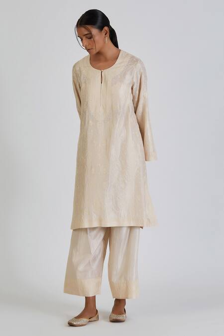 Lajjoo C Ivory Silk Embroidery Anthemion Bloom Round Neck Hira Kurta With Palazzo at Aza Fashions Lajjoo C_Ivory Silk Embroidery Anthemion Bloom Round Neck Hira Kurta With Palazzo _at_Aza_Fashions