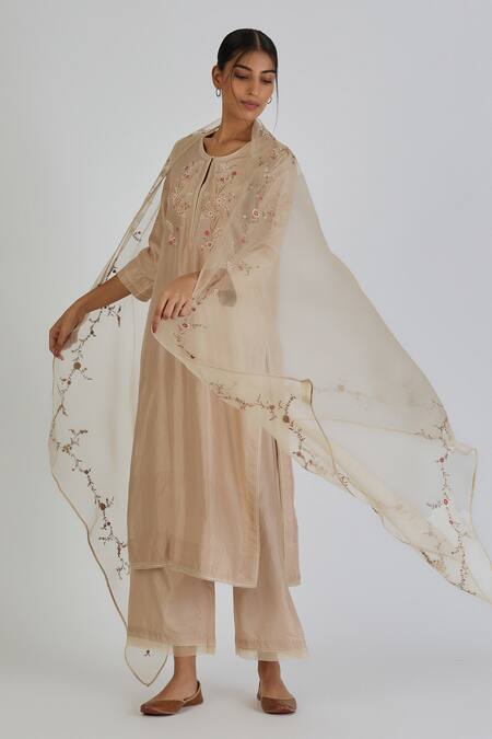 Lajjoo C_Ivory Silk Embroidery Vintage Bloom Round Neck Divena Kurta With Palazzo _Online_at_Aza_Fashions