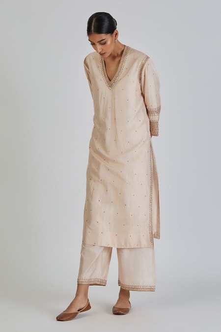 Lajjoo C Ivory Silk Embroidered Zardozi V-neck Neva Kurta With Pant 