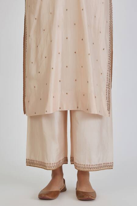 Lajjoo C Ivory Silk Embroidered Zardozi V-neck Neva Kurta With Pant Online at Aza Fashions Lajjoo C_Ivory Silk Embroidered Zardozi V-neck Neva Kurta With Pant _Online_at_Aza_Fashions