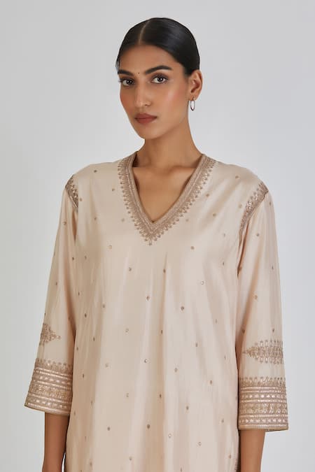 Buy Lajjoo C Ivory Silk Embroidered Zardozi V-neck Neva Kurta With Pant Online at Aza Fashions Buy_Lajjoo C_Ivory Silk Embroidered Zardozi V-neck Neva Kurta With Pant _Online_at_Aza_Fashions