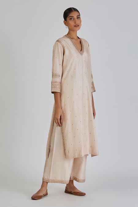 Lajjoo C Ivory Silk Embroidered Zardozi V-neck Neva Kurta With Pant at Aza Fashions Lajjoo C_Ivory Silk Embroidered Zardozi V-neck Neva Kurta With Pant _at_Aza_Fashions