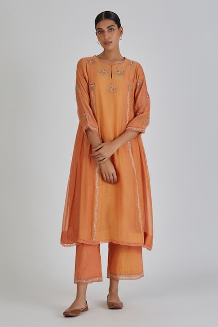 Lajjoo C Saanvi Chanderi Resham Embroidered Kurta With Pant 