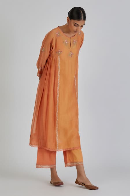 Buy_Lajjoo C_Peach Chanderi Embroidered Resham Round Saanvi Kurta With Pant _Online_at_Aza_Fashions