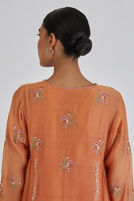 Lajjoo C_Peach Chanderi Embroidered Resham Round Saanvi Kurta With Pant _at_Aza_Fashions