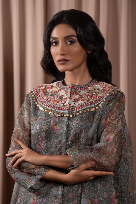 Vara By Vibha N Priti Grey Organza Embroidered Sequin Round Short Printed Cape With Dhoti Pant at Aza Fashions Vara By Vibha N Priti_Grey Organza Embroidered Sequin Round Short Printed Cape With Dhoti Pant _at_Aza_Fashions
