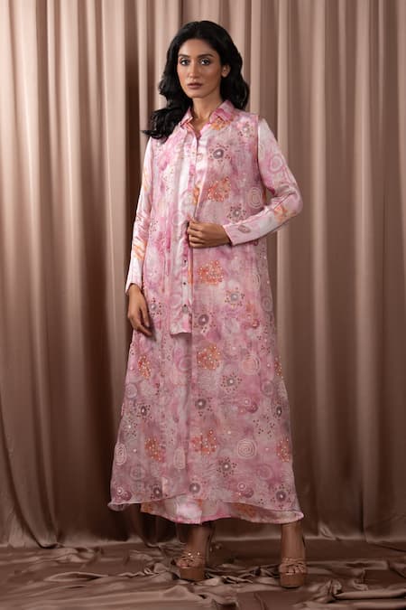 Vara by Vibha n Priti Pink Organza Embroidered Pearl Collared Sequin And Cape Kurta Set 