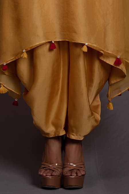 Vara By Vibha N Priti_Yellow Organza Embroidery Gardenia Round Asymmetric Kurta Set _Online_at_Aza_Fashions