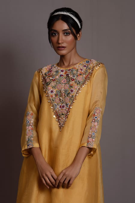 Buy_Vara By Vibha N Priti_Yellow Organza Embroidery Gardenia Round Asymmetric Kurta Set _Online_at_Aza_Fashions