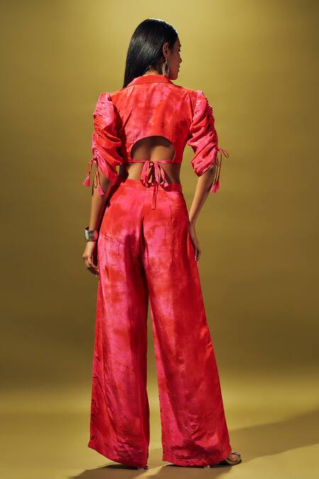 Shop Sammohi By Moksha And Hiral Pink Crepe, Silk Collared Tie Dye Pattern Cropped Top With Pant at Aza Fashions Shop_Sammohi By Moksha And Hiral_Pink Crepe, Silk Collared Tie Dye Pattern Cropped Top With Pant _at_Aza_Fashions