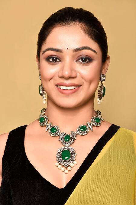 Preeti Mohan_Green Pearls, Stones Studded Swirl Pattern Necklace Set _at_Aza_Fashions