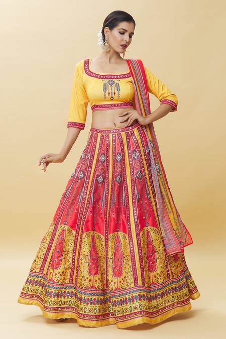 Samyukta Singhania_Yellow Georgette, Lycra, Silk Mirrors Round Neck Mughal Garden Print Lehenga Set_Online_at_Aza_Fashions