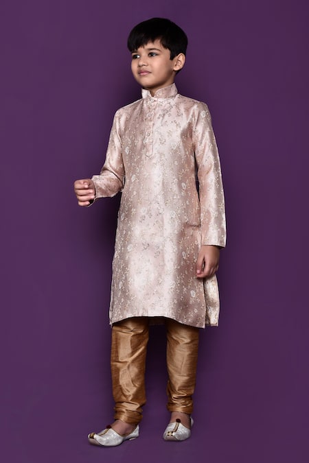 Petite Pomme_Peach Brocade, Silk Embroidery Floral Pattern Kurta Set _at_Aza_Fashions