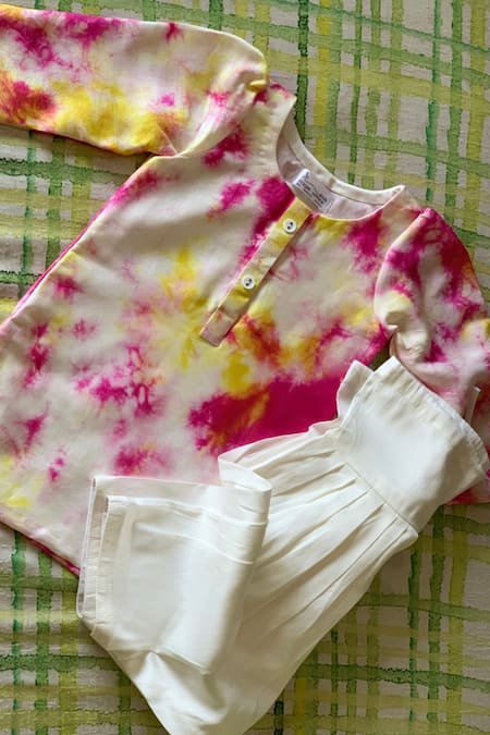 Shop Rage Attire-Sweta Saria Multi Color Cotton Batik Dye Kurta And Patiala Set at Aza Fashions Shop_Rage Attire-Sweta Saria_Multi Color Cotton Batik Dye Kurta And Patiala Set _at_Aza_Fashions