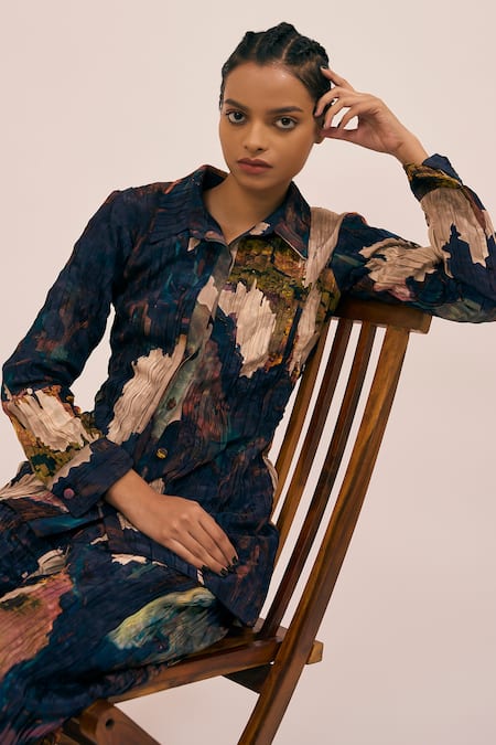 Buy_Amka_Blue Silk Collared Hunch Pleated Abstract Print Shirt _Online_at_Aza_Fashions