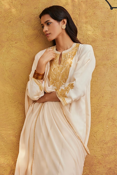 Buy_Weaver Story_Off White Silk, Georgette Embroidery Round Neck Paisley Tilla Kurta Set _Online_at_Aza_Fashions