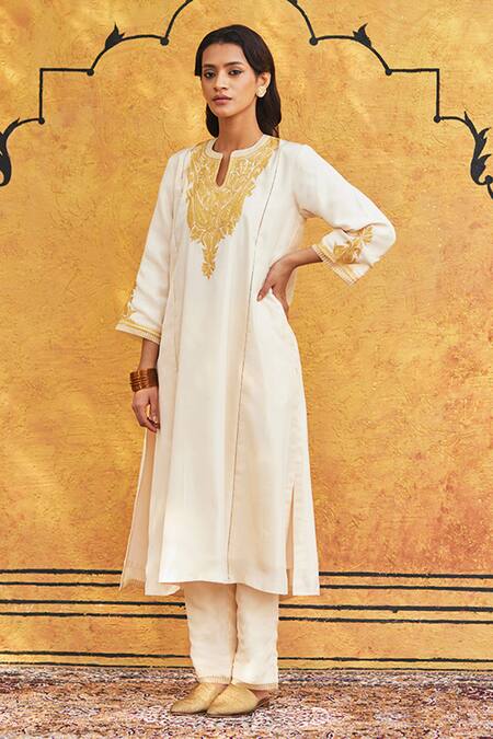 Weaver Story_Off White Silk, Georgette Embroidery Round Neck Paisley Tilla Kurta Set _at_Aza_Fashions