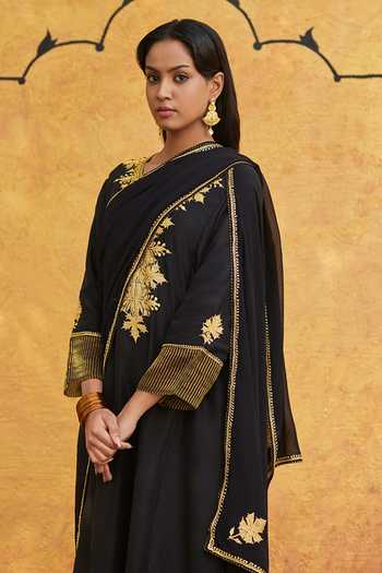 Buy_Weaver Story_Black Silk, Georgette Embroidery Pure Tilla Kurta Set _Online_at_Aza_Fashions