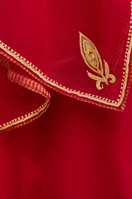 Buy Weaver Story Red Silk, Georgette Embroidery Split V-neck Tilla Hand Kurta Set Online at Aza Fashions Buy_Weaver Story_Red Silk, Georgette Embroidery Split V-neck Tilla Hand Kurta Set _Online_at_Aza_Fashions