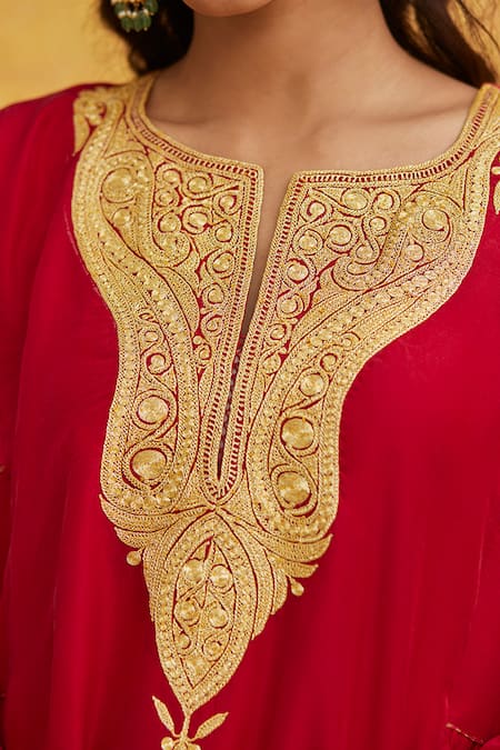 Weaver Story Red Silk, Georgette Embroidery Split V-neck Tilla Hand Kurta Set at Aza Fashions Weaver Story_Red Silk, Georgette Embroidery Split V-neck Tilla Hand Kurta Set _at_Aza_Fashions
