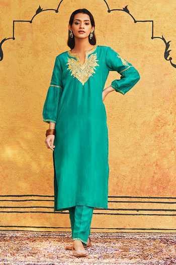 Weaver Story_Green Silk, Georgette Embroidery Split V-neck Pure Floral Tilla Kurta Set _Online_at_Aza_Fashions