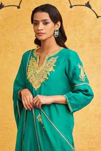 Buy_Weaver Story_Green Silk, Georgette Embroidery Split V-neck Pure Floral Tilla Kurta Set _Online_at_Aza_Fashions