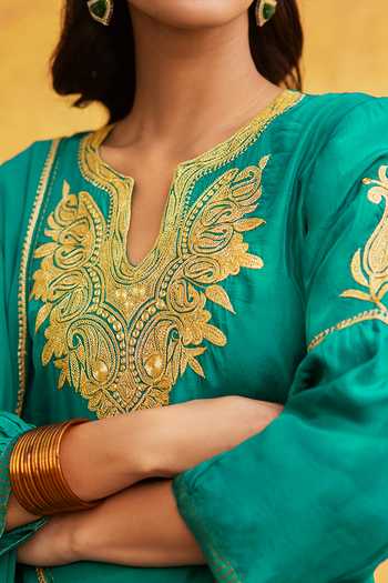 Shop_Weaver Story_Green Silk, Georgette Embroidery Split V-neck Pure Floral Tilla Kurta Set _Online_at_Aza_Fashions