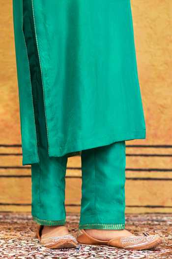 Weaver Story_Green Silk, Georgette Embroidery Split V-neck Pure Floral Tilla Kurta Set _at_Aza_Fashions