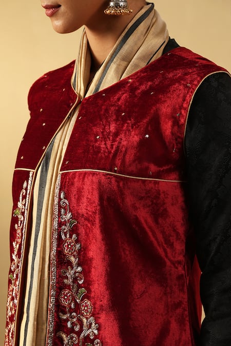 Buy_Weaver Story_Maroon Velvet Embroidery Round Neck Floral Zardozi Hand Jacket _Online_at_Aza_Fashions
